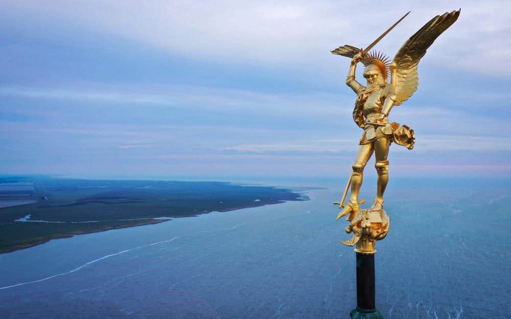 Photo de l'Archange Saint Michel au dessus de l'Abbaye